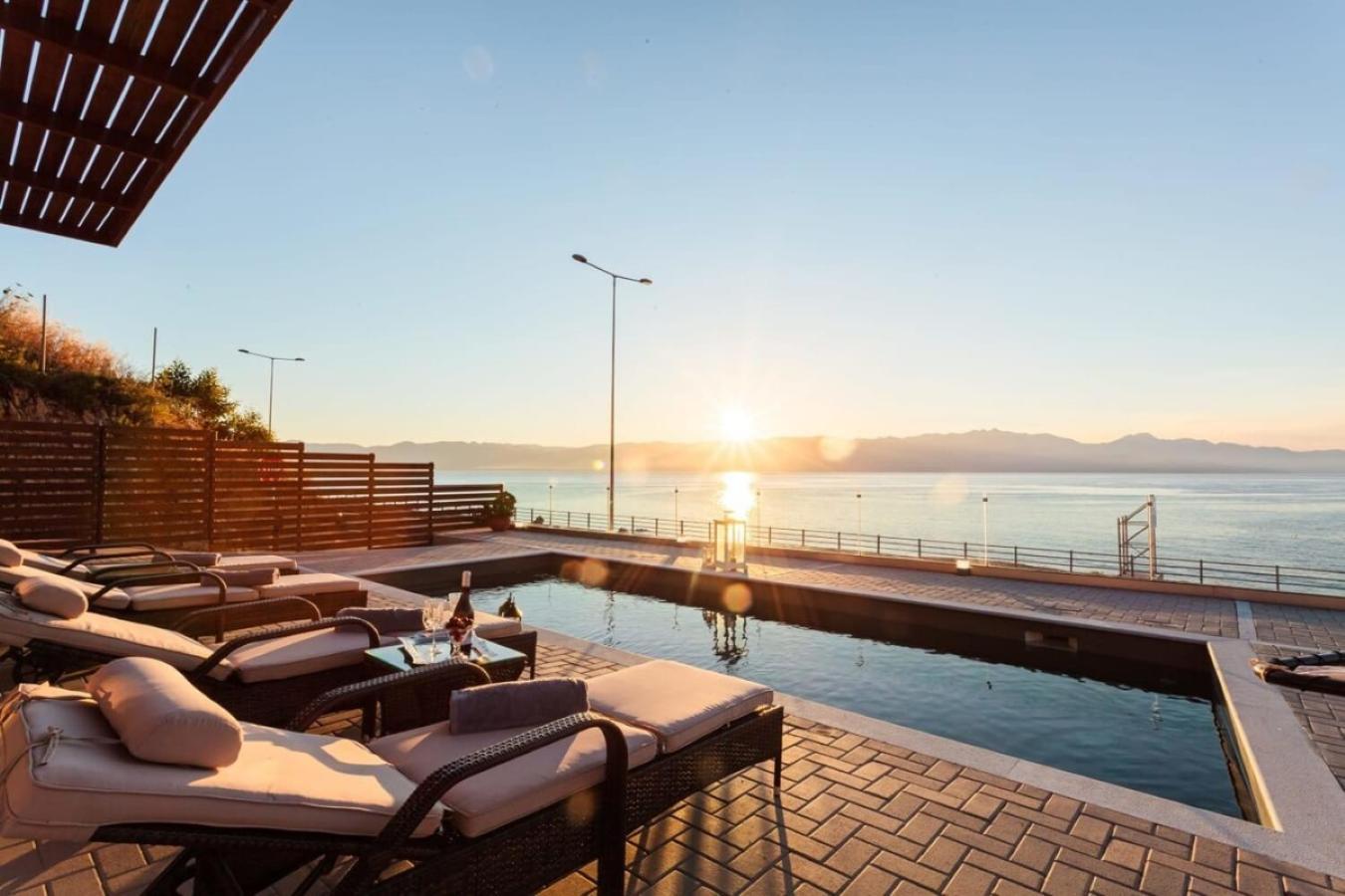 Seaside Summer Bliss - Aurora Luxury Pool Paradise Petalidi Bagian luar foto